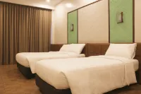 포트 로얄 워터파크 리조트 타클로반  호텔