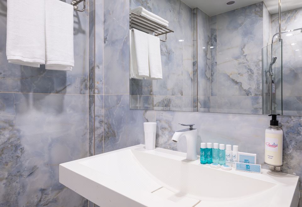 带阳台的海景双床间