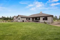 Cozy Retreat Family Home Hotels in 
