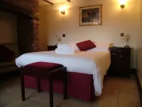 The Crown Hotel Отели в г. 