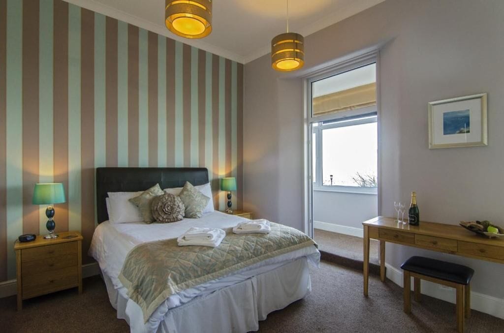 豪华双人间 - 带阳台和海景