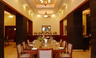 Chanakya Bnr Hotel - Housity