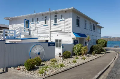 Moana Lodge Hotels in 