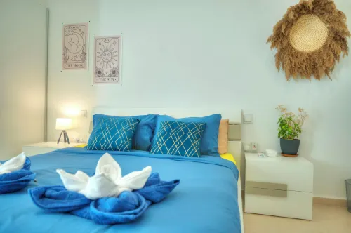 Seafront Sea View Maisonette with Yards