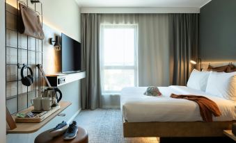Moxy Plymouth - Housity