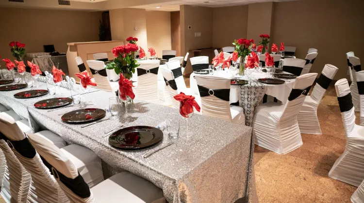 バンフ カリブー ロッジ アンド スパ 食事・レストラン