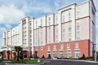 Hampton Inn & Suites Orlando Airport @ Gateway Village Отели в г. 