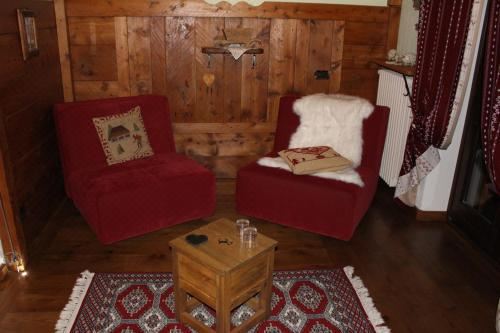 带阳台的小型套房