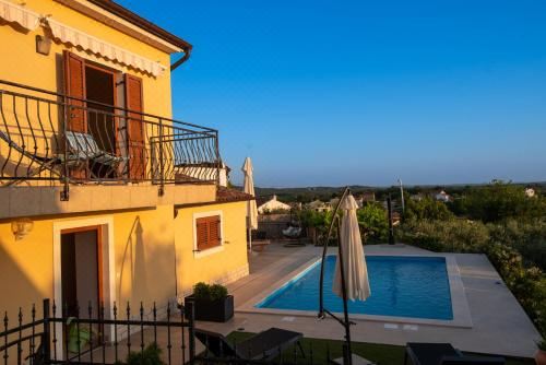 两卧室联排别墅