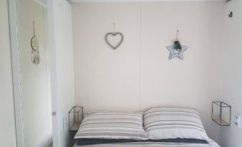 Lovely 2-Bed Chalet at Robinhood Retreat Free Park - Housity