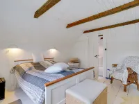 "Nevis" - 1.5km from the Sea