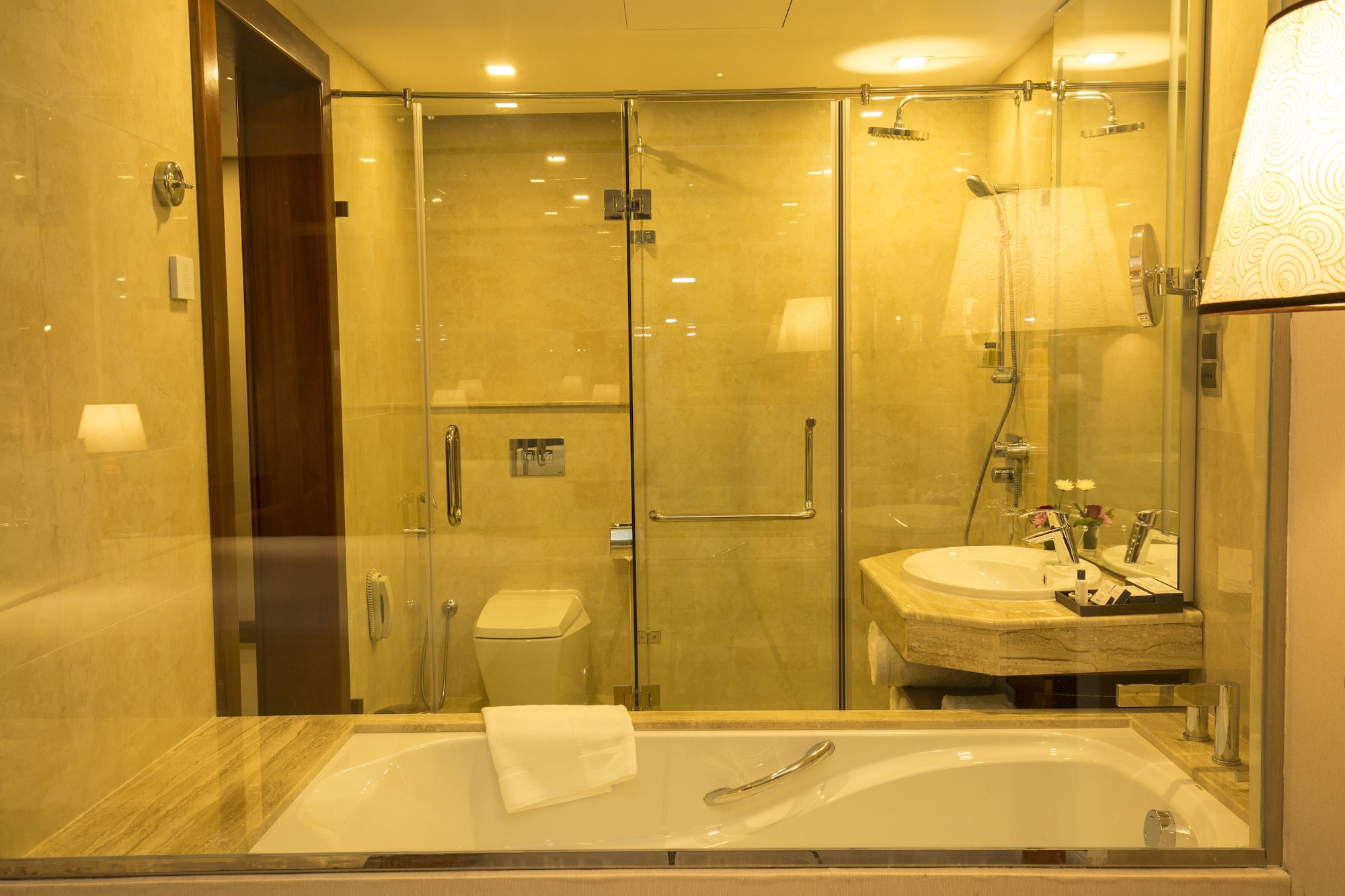 全景双人房，1张特大床-附赠城市游