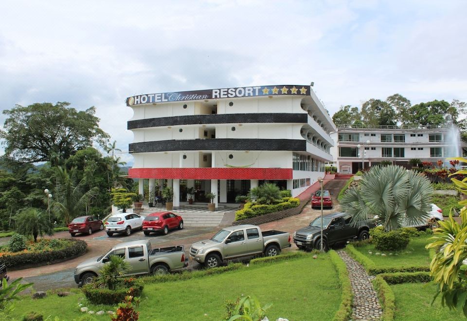 Hotel Christian Resort - Housity