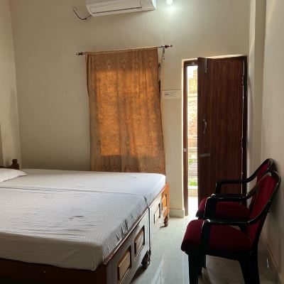 Deluxe Double Room (AC) Mona Hotel Promo Code