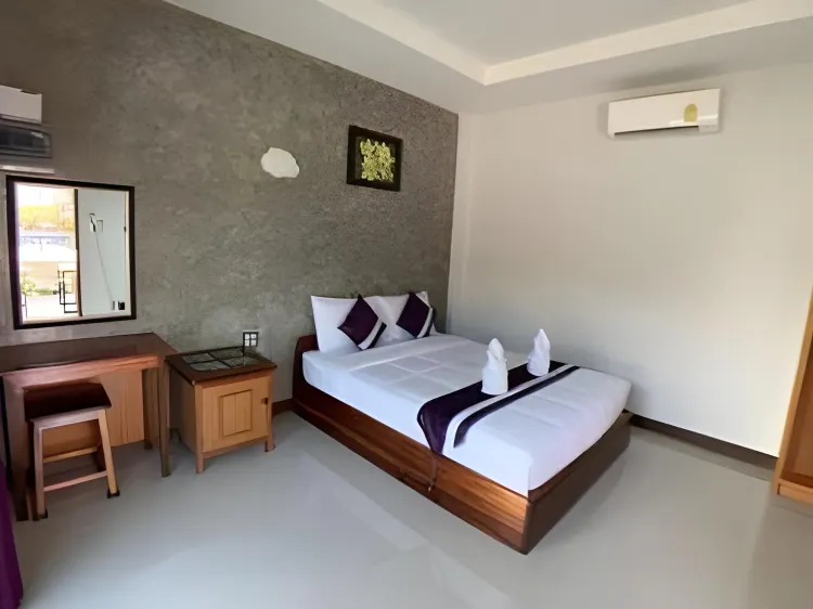 Earth Single Room