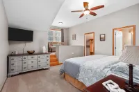 4 BR Home w/ Game Room. 3 Min from WGI & minutes from Wine Trail.