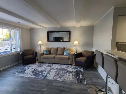 Cozy Boathouse Located at the Cedar Point Entrance!