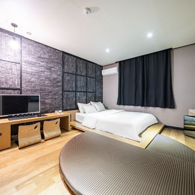 디럭스룸 / 금연 / 5종류의 OTT 무료 시청 Daejeon Yuseong Hotel Lod 1 쿠폰