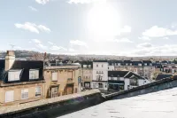 Central Townhouse with Garden & Free Parking