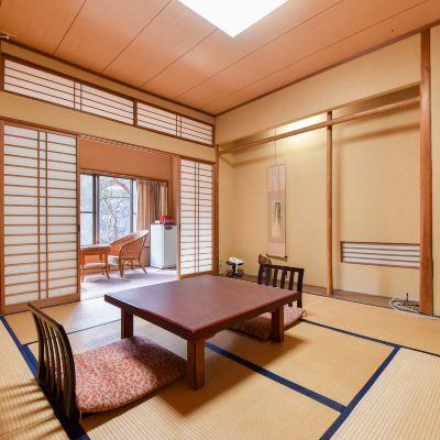 Japanese-Style Room With 8 Tatami Mats + 2 Tatami Mats (No Bath) [Japanese Room] [Non-Smoking] 御在所ロープウェイすぐの純和風宿　三慶園 クーポン