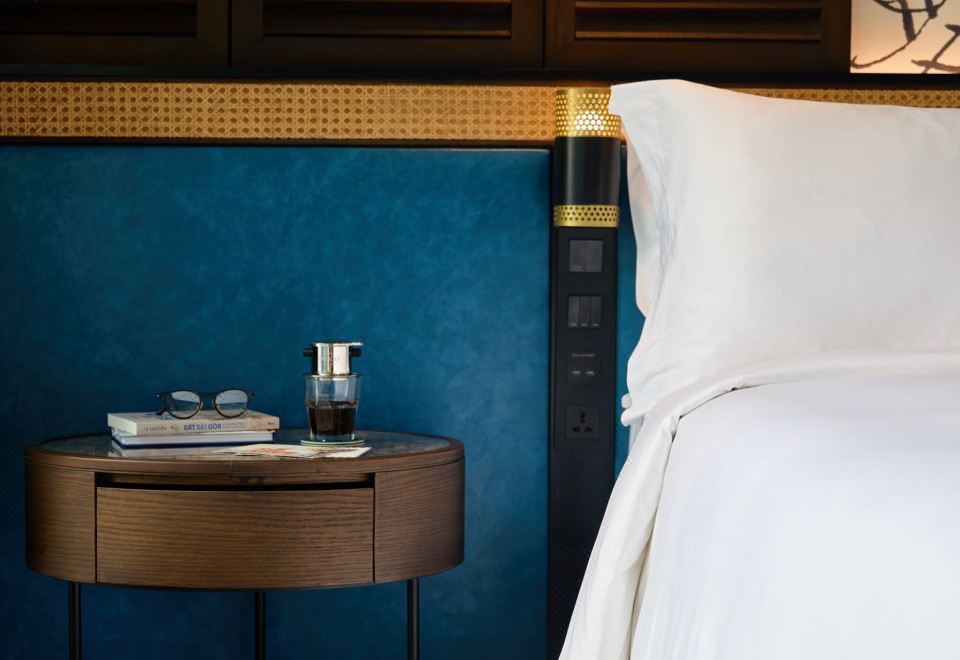 橋景標準間 （King Standard Ba Son Bridge View）