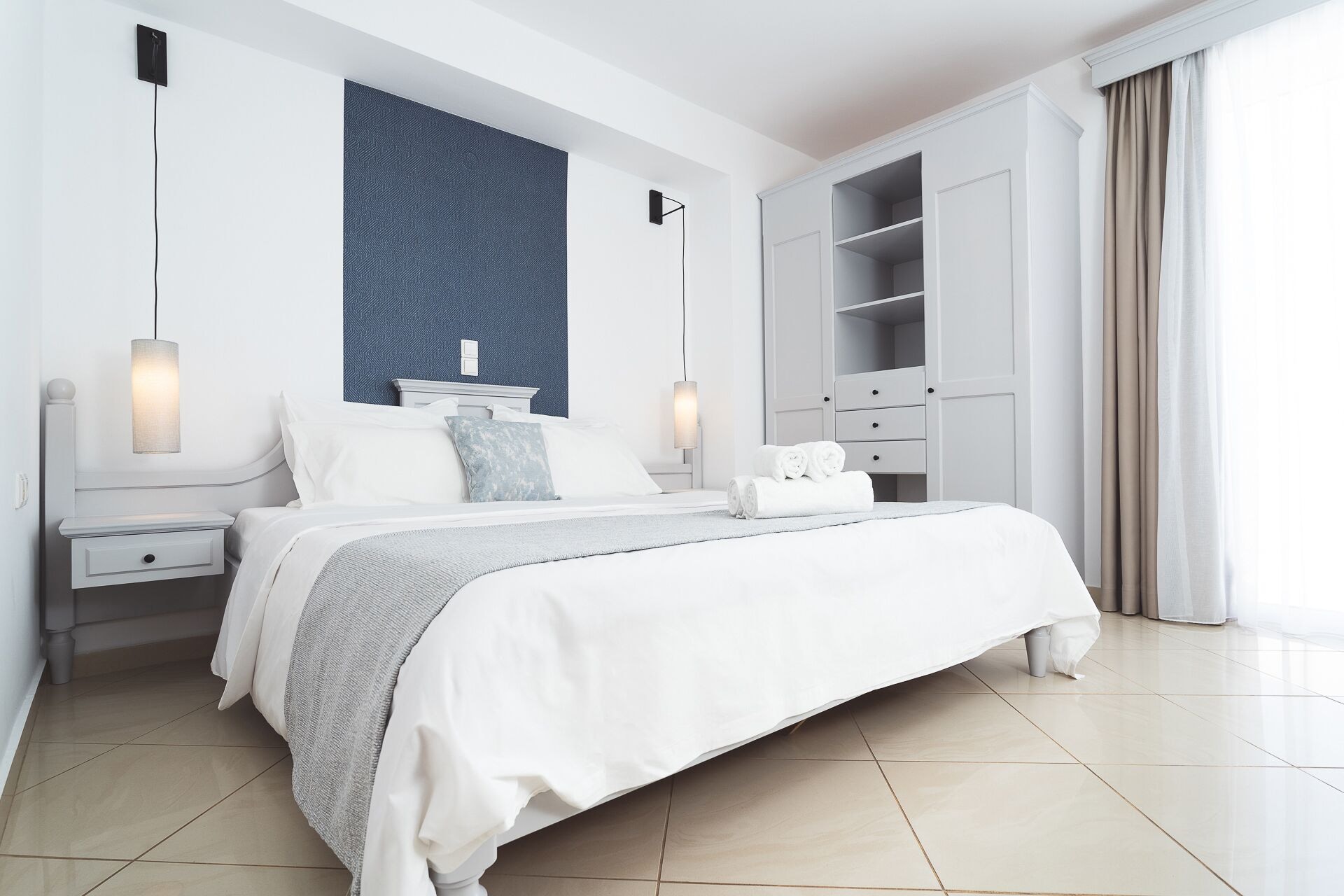 享有泳池景致的高级单卧室公寓