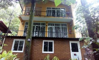 Spacious Swindon 5 bedroom house - sleeps up to 10 - Housity