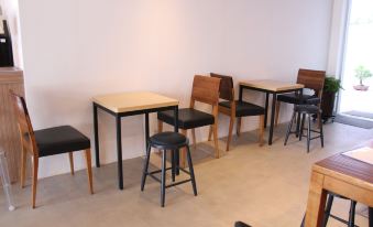 Wood House Hotel - Housity