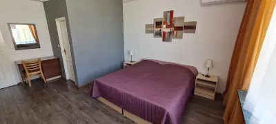 Rooms Lara Отели в г. 