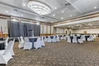 Seaport Inn & Suites