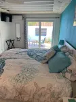 NEW! Remodeled studio just Steps from Beach, Pool, and Restaurants!