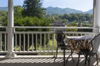 Calhoun House Inn & Suites