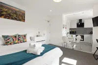 Apartment - Sleeps 5 & Free Parking