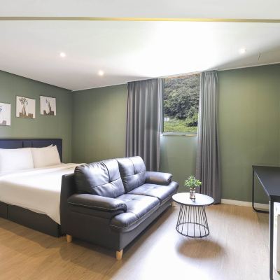 Deluxe Mountain View (Bathtub) Hotel Quartz Promo Code