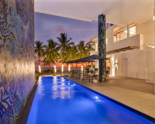 Clarita’s Beach Bar & Resort فنادق في جاكو