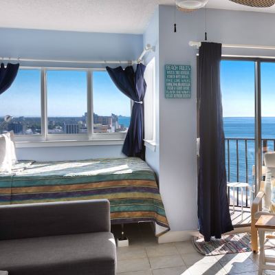 Angle Oceanfront Sun Suite with One Queen Bed and Sofabed