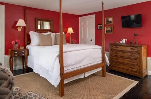 Candleberry Inn on Cape Cod Queen Room 3