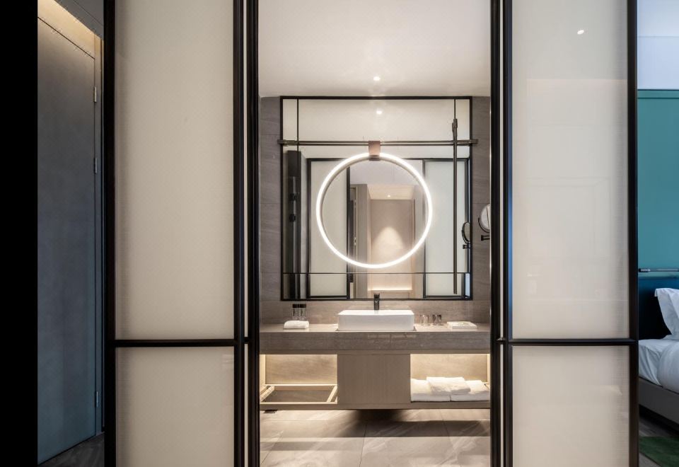 Investon Hotel Shenzhen LonghuaGrande Deluxe Twin Size Bed Room