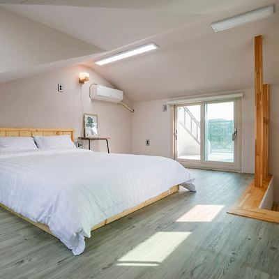 Room 202 (Double Bed, Bed Room) 제주 협재블리스펜션 쿠폰