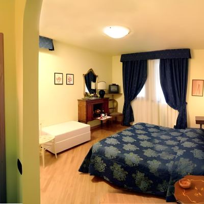 Double or Twin Room, Private Bathroom (Silent)