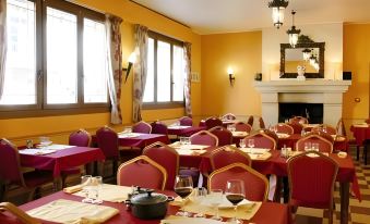 LOGIS -Hotel & Restaurant de la Place - Housity