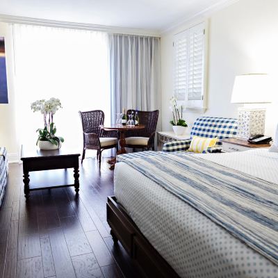 Deluxe King Room With Sofa-Non-Smoking Inn at Pelican Bay Promo Code