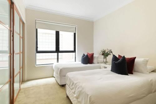 Stylish & Cozy 4BR Retreat with FREE Parking Apartment