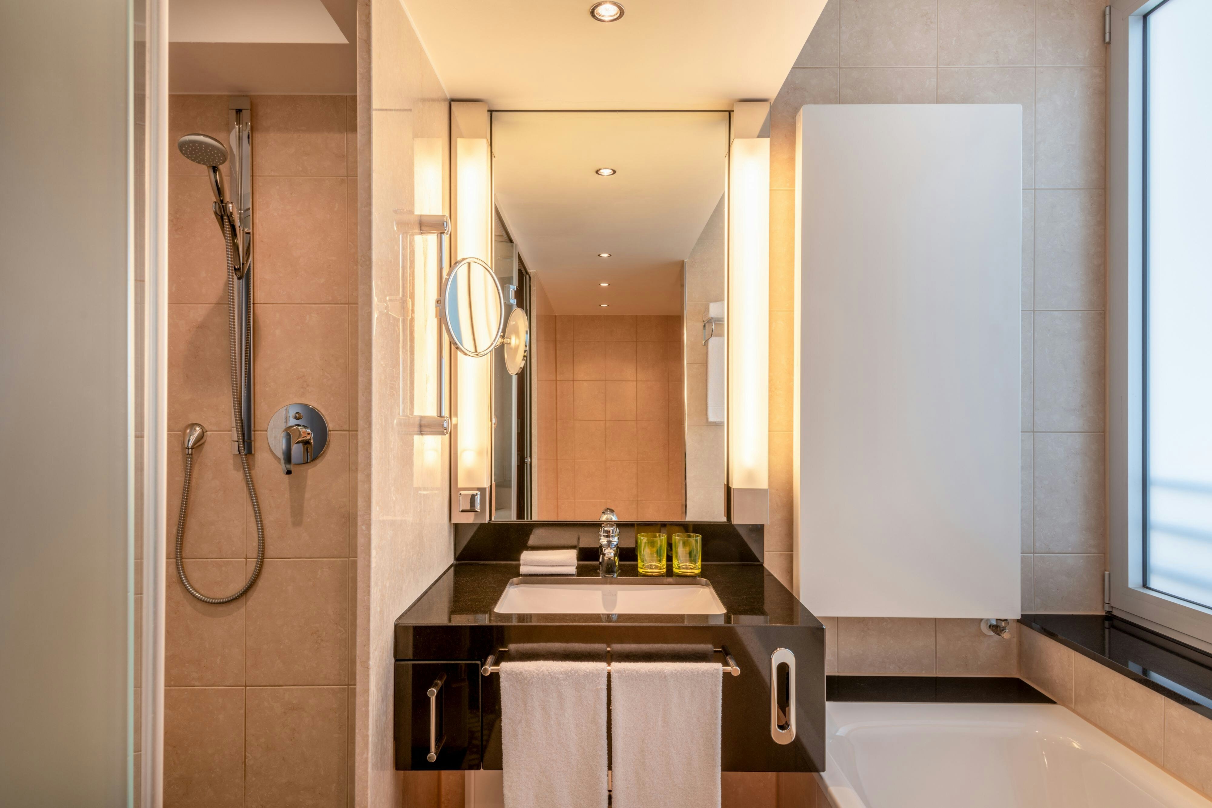 高级特大床套房 - 带梳化床