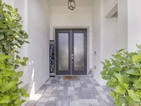 Amazing Outdoor kitchen & Private Screened In Pool Hotels in Estero