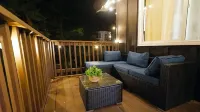 Beautiful Renovated Cozy Forest Home in Crestline with Hot Tub