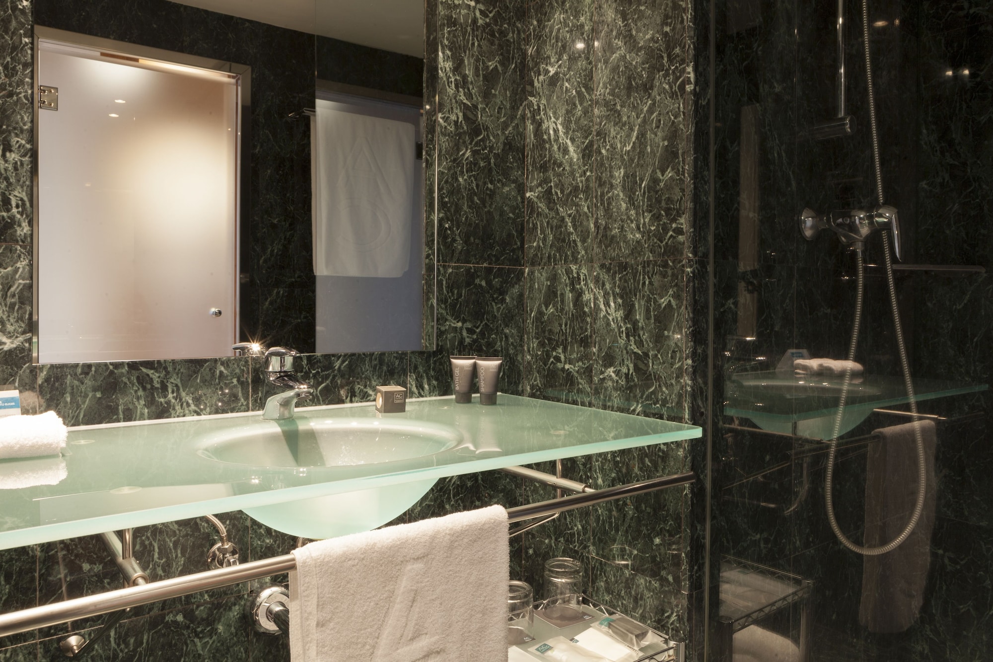 标准间（一张大床）