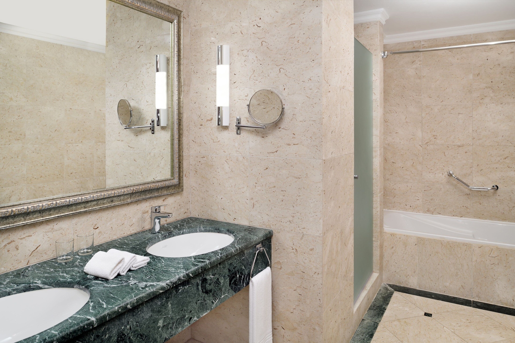 池景客房（2张双人床，带阳台）