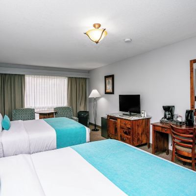 Standard Two Queen Room Tonquin Inn Promo Code
