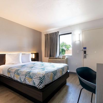 Guest Room With 1 Full Bed And Tub-Accessible Motel 6-Rolling Meadows, IL - Chicago Northwest Promo Code